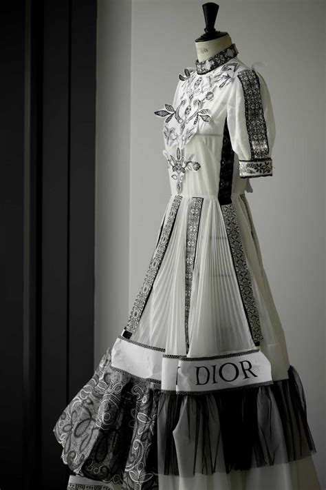 prezzi savoir dior|dior clothing line.